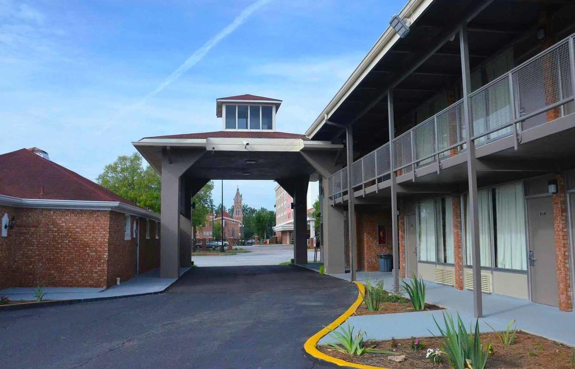 Americas Best Value Inn Augusta Downtown Exterior photo