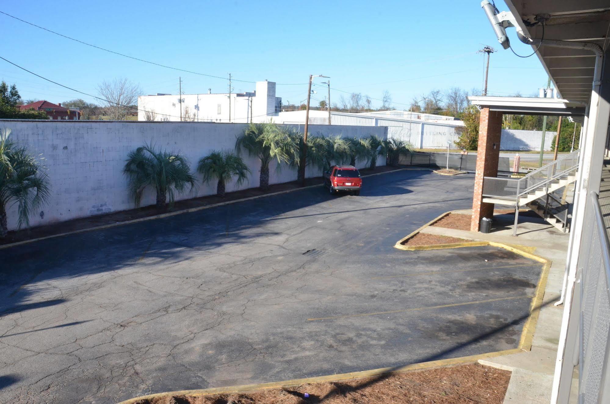 Americas Best Value Inn Augusta Downtown Exterior photo